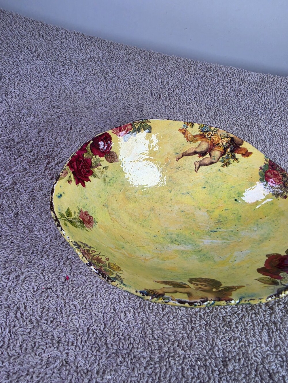 Yellow Trinket Bowl With Decopage Of Cherubs And Red Roses - Picture 4 of 11